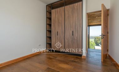 Moderna casa en condominio, con espectaculares espacios exteriores