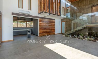 Moderna casa en condominio, con espectaculares espacios exteriores