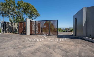 Moderna casa en condominio, con espectaculares espacios exteriores