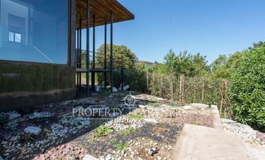 Moderna casa en condominio, con espectaculares espacios exteriores