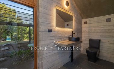 Moderna casa en condominio, con espectaculares espacios exteriores