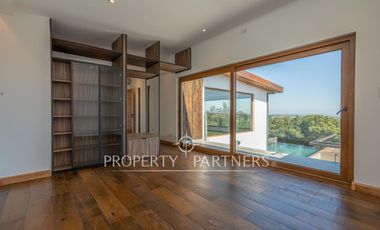 Moderna casa en condominio, con espectaculares espacios exteriores