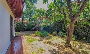 Casa con carácter y doble altura en Vitacura