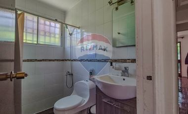 Casa con carácter y doble altura en Vitacura