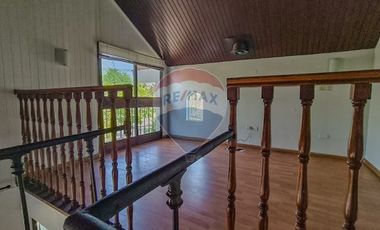 Casa con carácter y doble altura en Vitacura