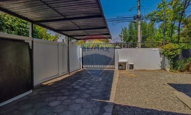 Casa con carácter y doble altura en Vitacura