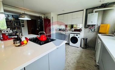 Gran departamento iluminado en Ricardo Lyon