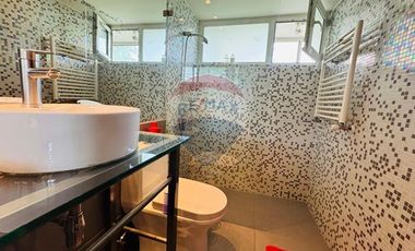 Gran departamento iluminado en Ricardo Lyon