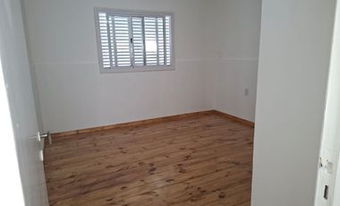 Casa en alquiler en Sarandi Oeste