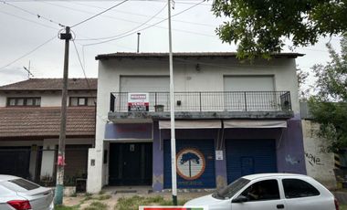 Venta Monte Grande vivienda 4 amb en planta alta y 2 locales en planta baja