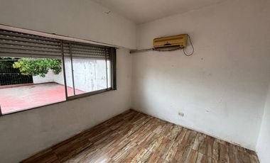 Venta Monte Grande vivienda 4 amb en planta alta y 2 locales en planta baja