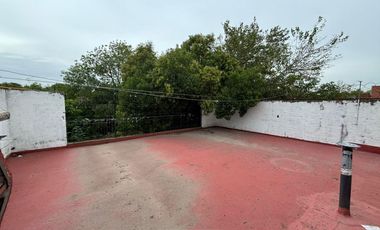 Venta Monte Grande vivienda 4 amb en planta alta y 2 locales en planta baja