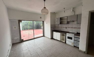 Venta Monte Grande vivienda 4 amb en planta alta y 2 locales en planta baja
