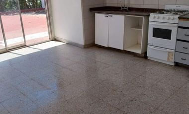 Venta Monte Grande vivienda 4 amb en planta alta y 2 locales en planta baja