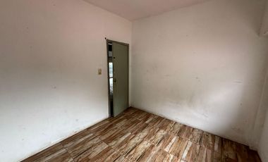 Venta Monte Grande vivienda 4 amb en planta alta y 2 locales en planta baja
