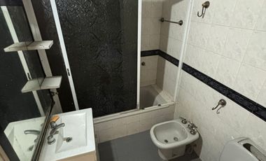Venta Monte Grande vivienda 4 amb en planta alta y 2 locales en planta baja