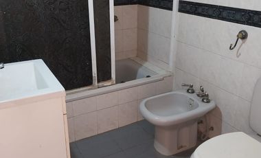 Venta Monte Grande vivienda 4 amb en planta alta y 2 locales en planta baja