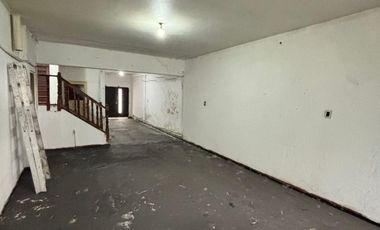 Venta Monte Grande vivienda 4 amb en planta alta y 2 locales en planta baja