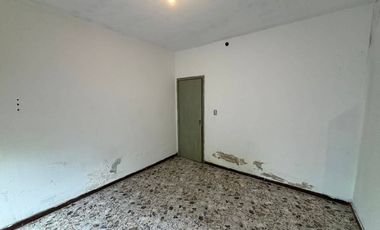Venta Monte Grande vivienda 4 amb en planta alta y 2 locales en planta baja