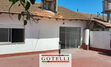 Venta Monte Grande vivienda 4 amb en planta alta y 2 locales en planta baja
