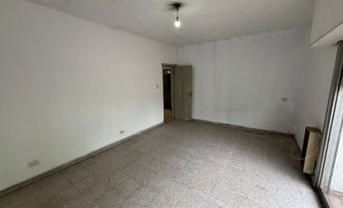 Venta Monte Grande vivienda 4 amb en planta alta y 2 locales en planta baja