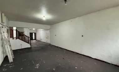 Venta Monte Grande vivienda 4 amb en planta alta y 2 locales en planta baja