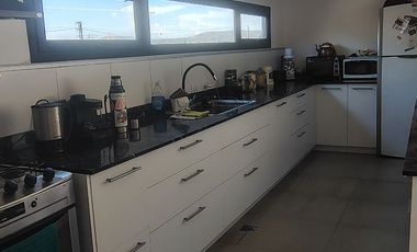 FINA PATAGONIA. Casa en venta c/ cochera en San Martin de los Andes