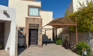 CASA EN VENTA TOTALMENTE EQUIPADA EN RESIDENCIAL SENDEROS !!!