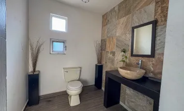 CASA EN VENTA TOTALMENTE EQUIPADA EN RESIDENCIAL SENDEROS !!!