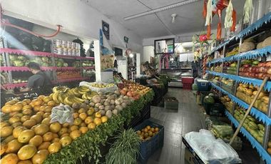 CASA EN ESQUINA CON LOCAL COMERCIAL,LOS HEROES, EL MARQUES, QUERETARO.