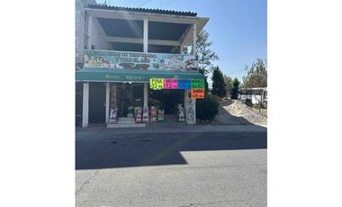 CASA EN ESQUINA CON LOCAL COMERCIAL,LOS HEROES, EL MARQUES, QUERETARO.