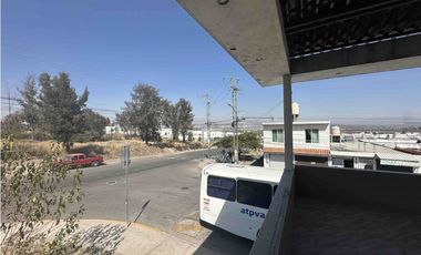 CASA EN ESQUINA CON LOCAL COMERCIAL,LOS HEROES, EL MARQUES, QUERETARO.