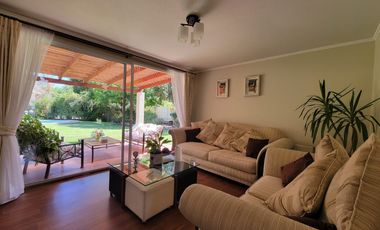Acogedora casa en Santa Elena Chicureo