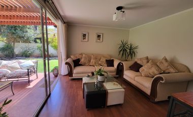 Acogedora casa en Santa Elena Chicureo