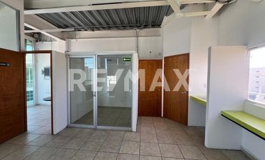 LOCAL EN RENTA PLANTA ALTA SOBRE AV. PIE DE LA CUESTA Y BLVD. BERNARDO QUINTANA. - (3)
