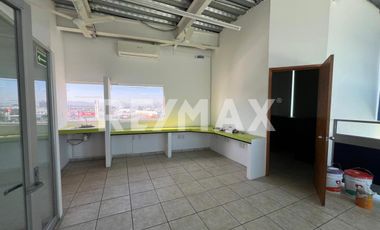 LOCAL EN RENTA PLANTA ALTA SOBRE AV. PIE DE LA CUESTA Y BLVD. BERNARDO QUINTANA. - (3)