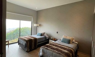 VENTA. Excelente casa moderna en parcela. 5D, 5B