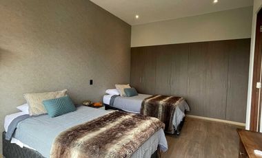 VENTA. Excelente casa moderna en parcela. 5D, 5B