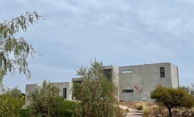 VENTA. Excelente casa moderna en parcela. 5D, 5B