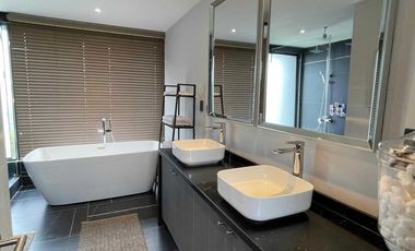 VENTA. Excelente casa moderna en parcela. 5D, 5B