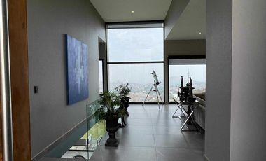 VENTA. Excelente casa moderna en parcela. 5D, 5B