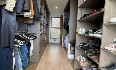 VENTA. Excelente casa moderna en parcela. 5D, 5B