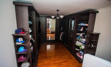 VENTA AMOBLADA Casa de 500 mts2  en parcela 8.500 mts2.