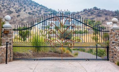 VENTA AMOBLADA Casa de 500 mts2  en parcela 8.500 mts2.