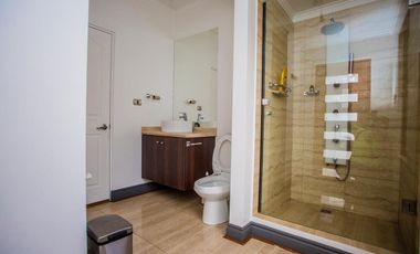 VENTA AMOBLADA Casa de 500 mts2  en parcela 8.500 mts2.