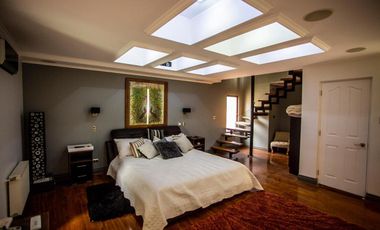 VENTA AMOBLADA Casa de 500 mts2  en parcela 8.500 mts2.