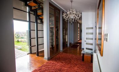 VENTA AMOBLADA Casa de 500 mts2  en parcela 8.500 mts2.