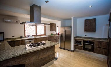 VENTA AMOBLADA Casa de 500 mts2  en parcela 8.500 mts2.