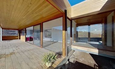 Moderna casa en parcela, hermosas vistas. 3D, 3B. Piscina.