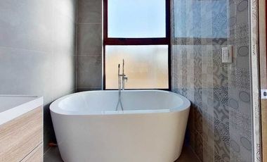 Moderna casa en parcela, hermosas vistas. 3D, 3B. Piscina.